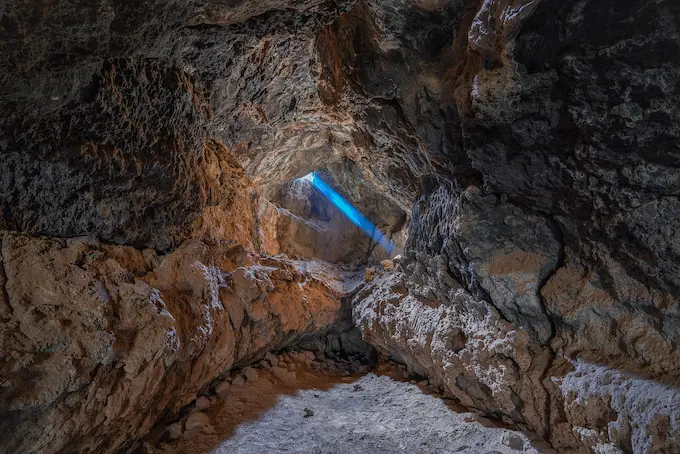Meditar en una cueva Foto 1