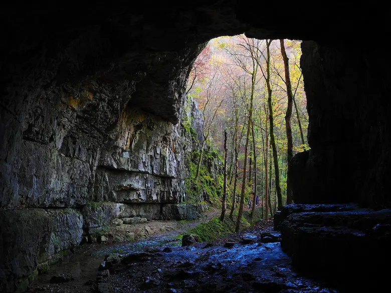 Meditar en una cueva Foto 2