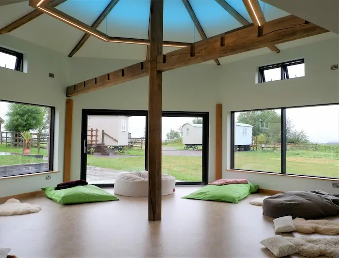 sala de yoga en glastonbury - Viaje avalon premium